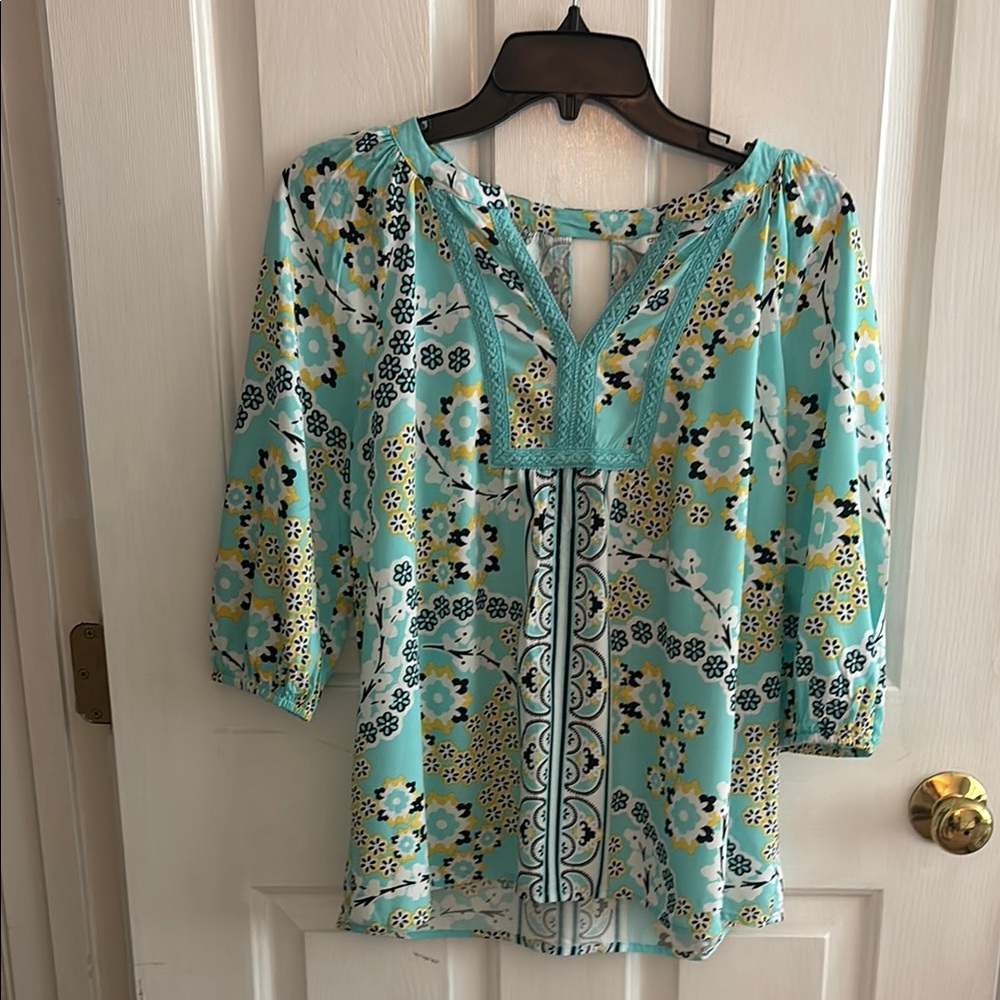 Crown & Ivy Floral Print Women's Top - Turquoise and Yellow
